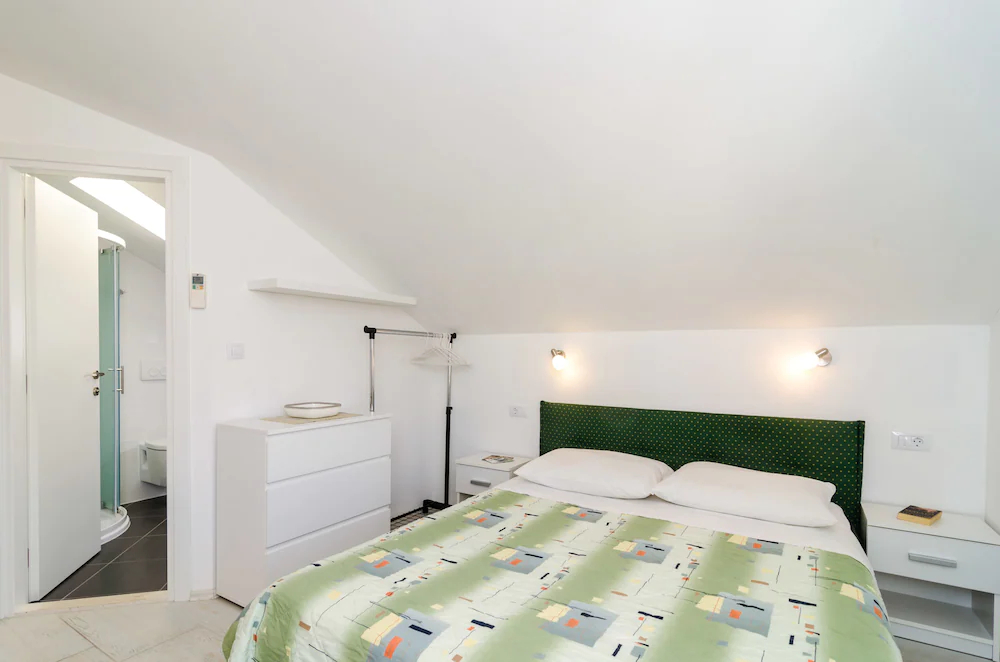 Apartments & Rooms Cina