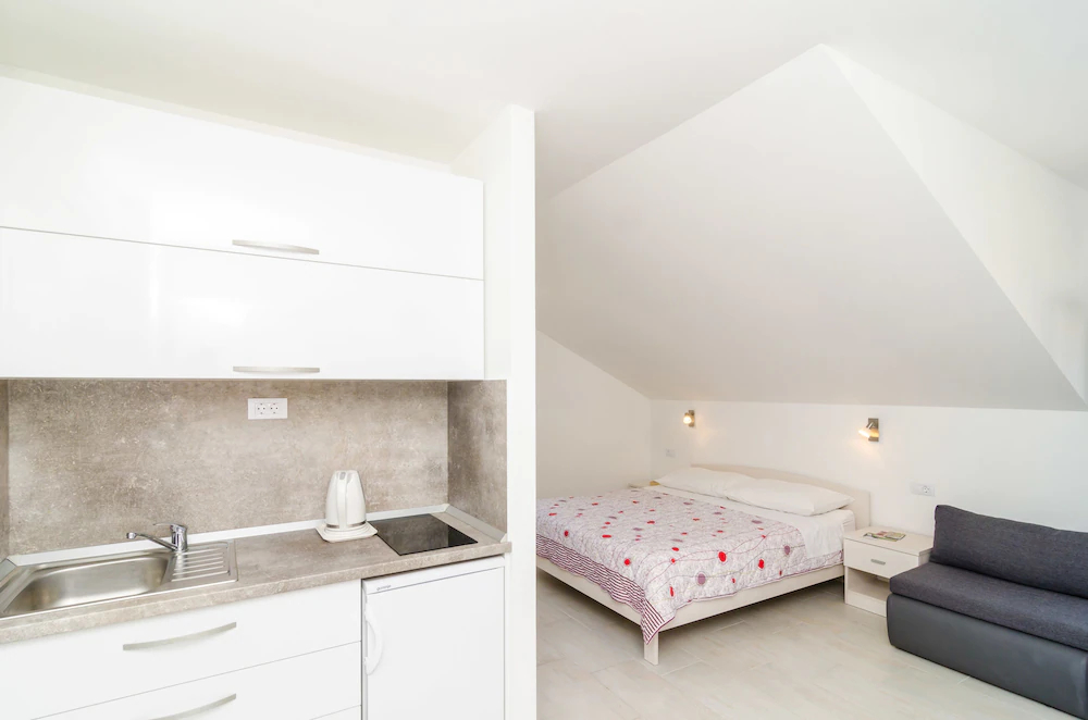 Apartments & Rooms Cina