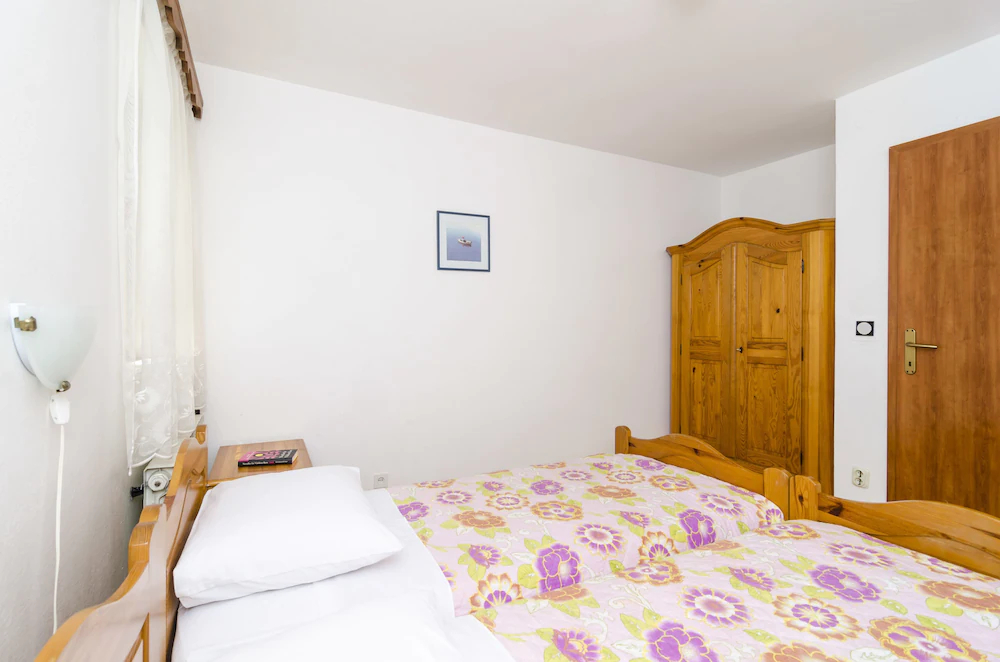 Apartments & Rooms Cina