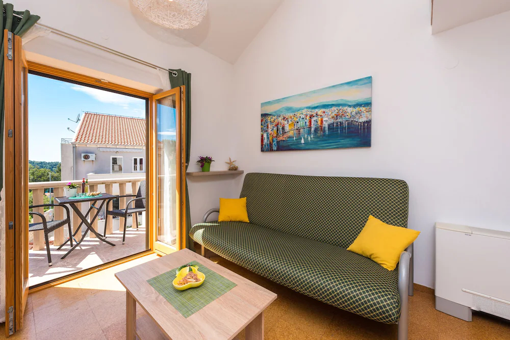 Apartments & Rooms Cina