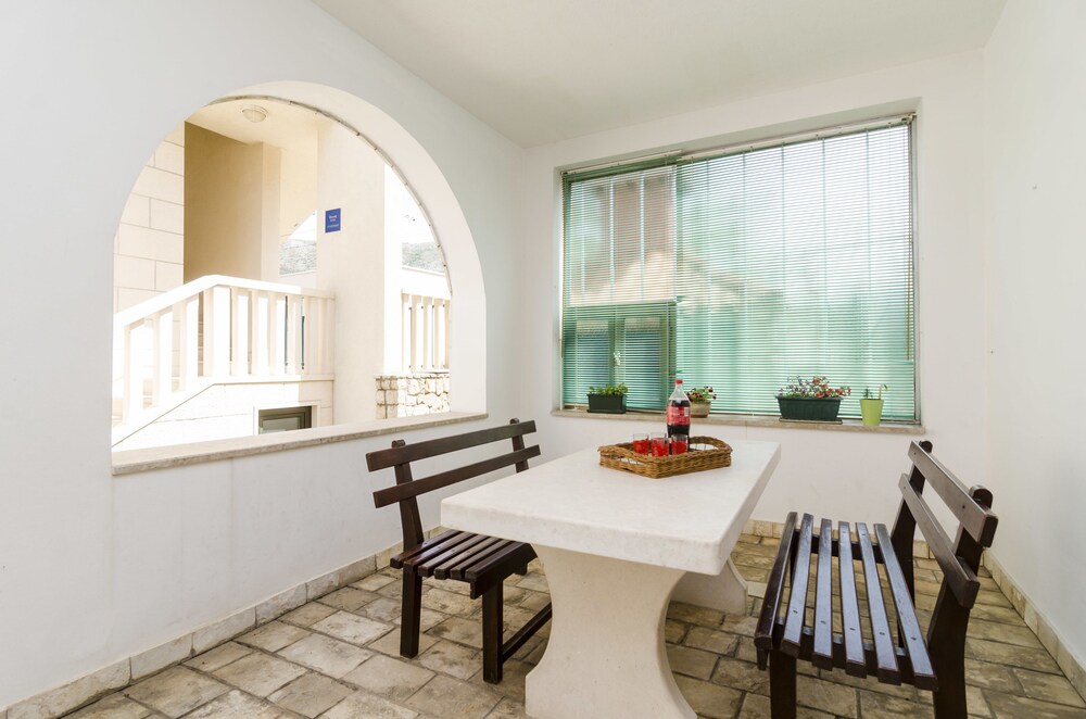 Apartments & Rooms Cina