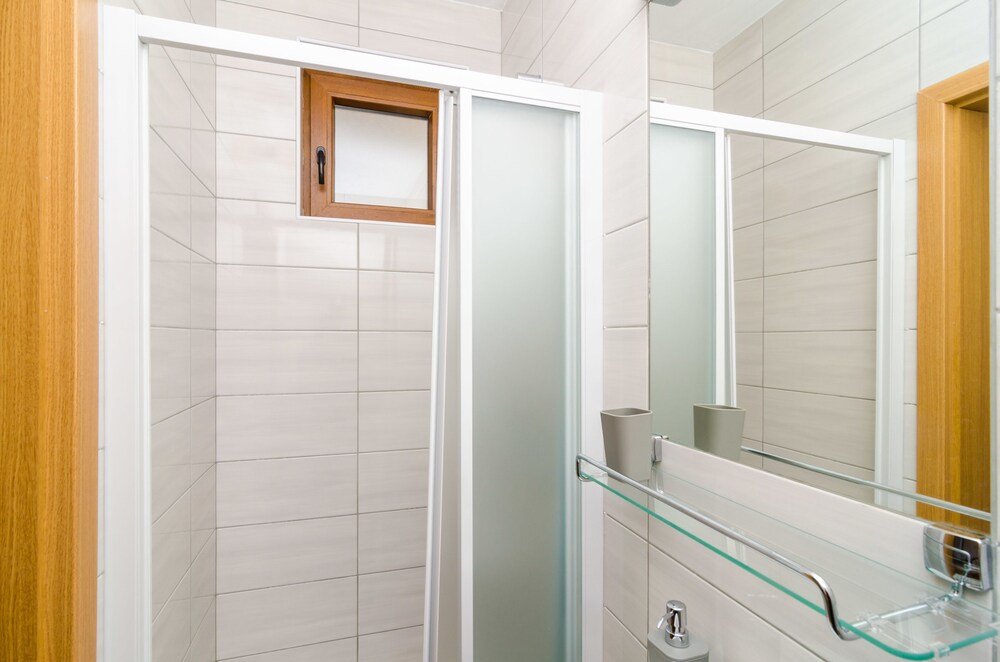 Apartments & Rooms Cina