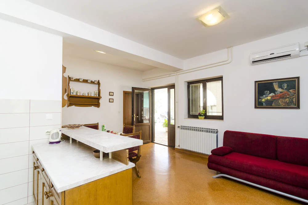Apartments & Rooms Cina