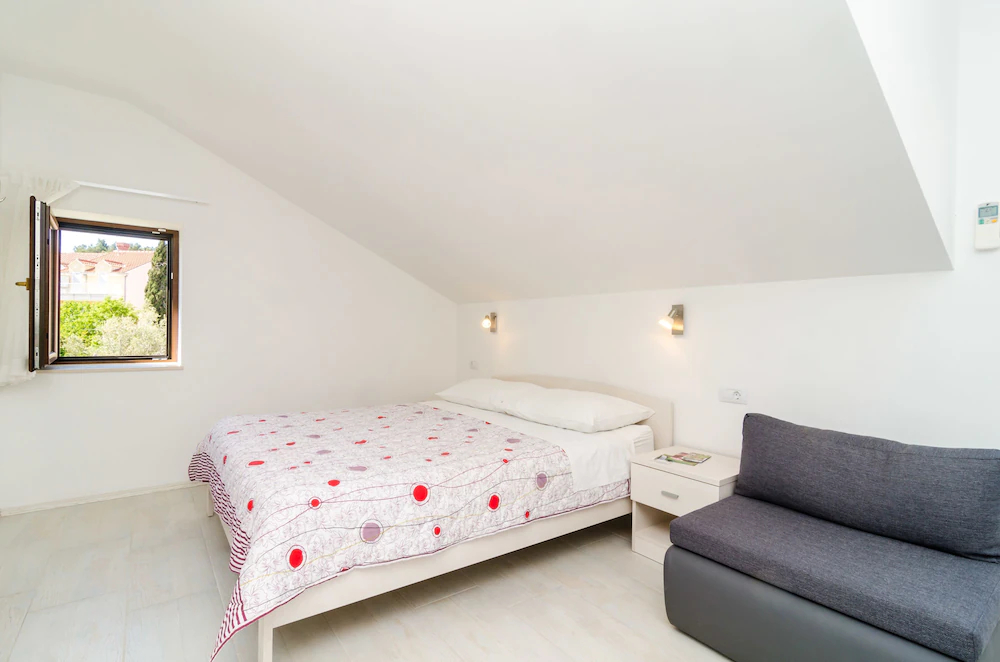 Apartments & Rooms Cina