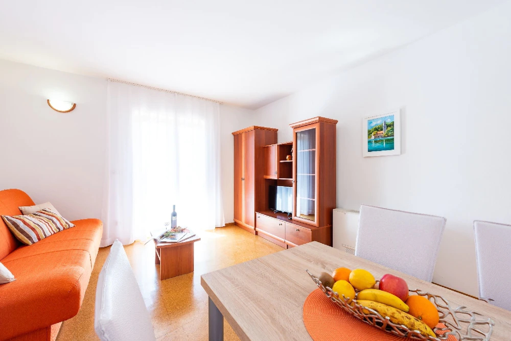 Apartments & Rooms Cina