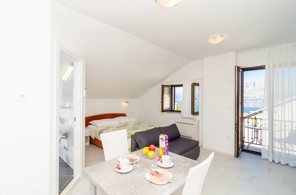 Apartments & Rooms Cina