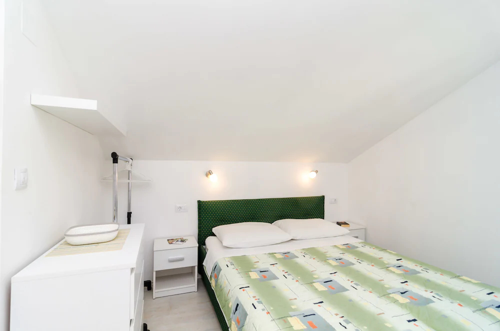Apartments & Rooms Cina