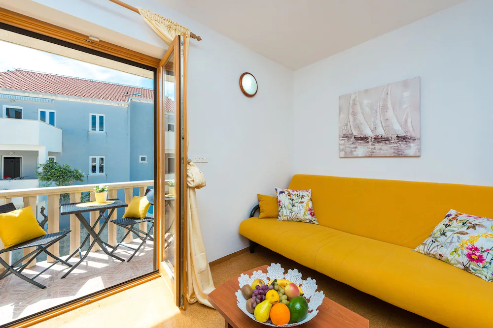 Apartments & Rooms Cina
