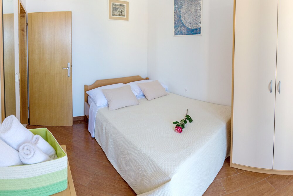 Apartments Sutalo