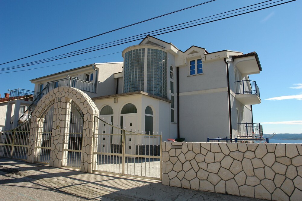 Apartment Goran
