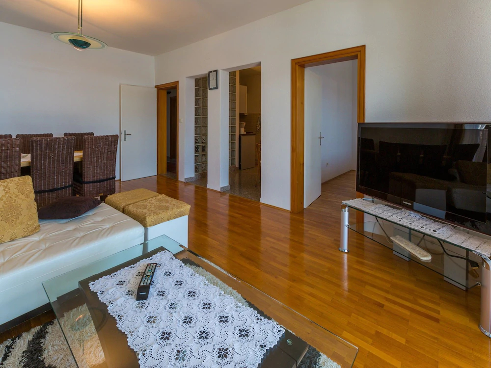 Apartment Goran