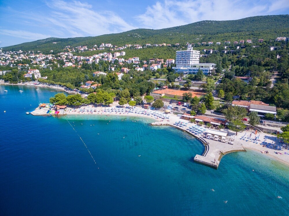 Apartments Adrasteja