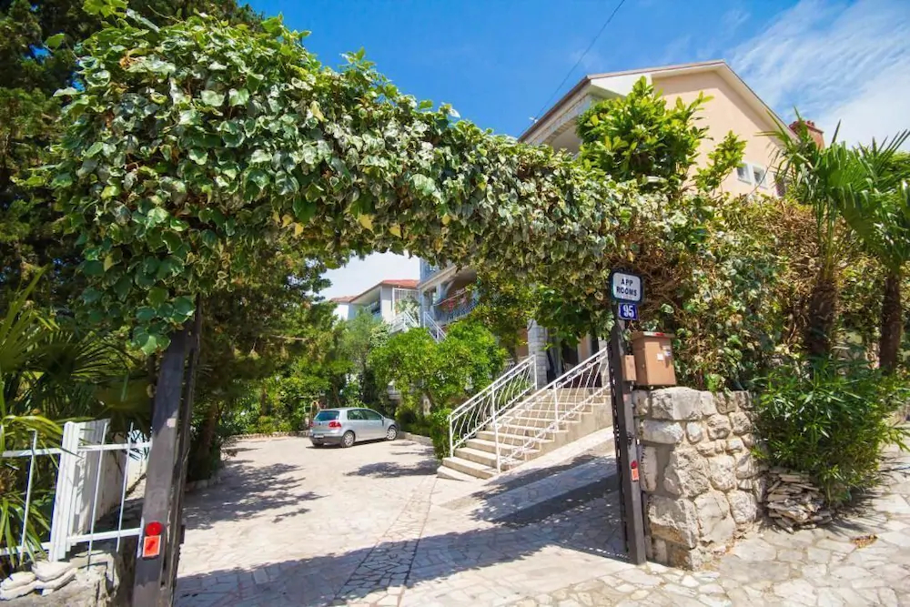 Apartments And Room Mauro