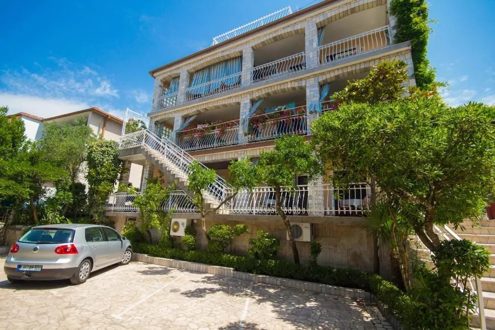 Apartments And Room Mauro