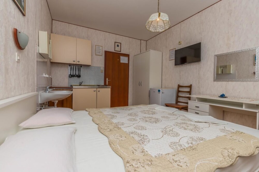 Apartments And Room Mauro
