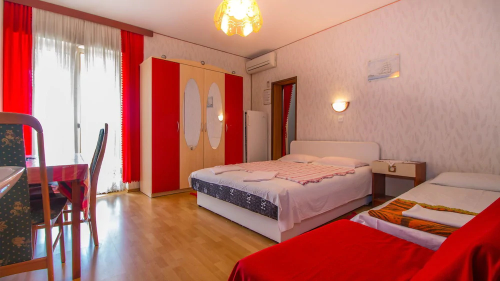 Apartments And Room Mauro
