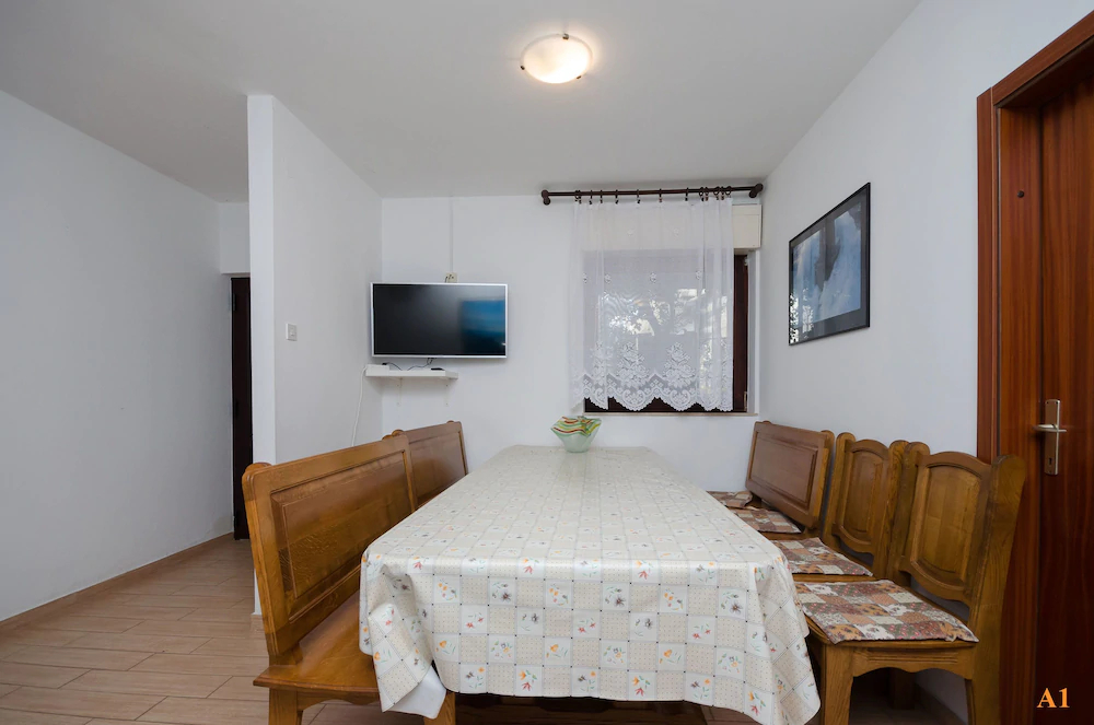 Apartments And Rooms Jaka