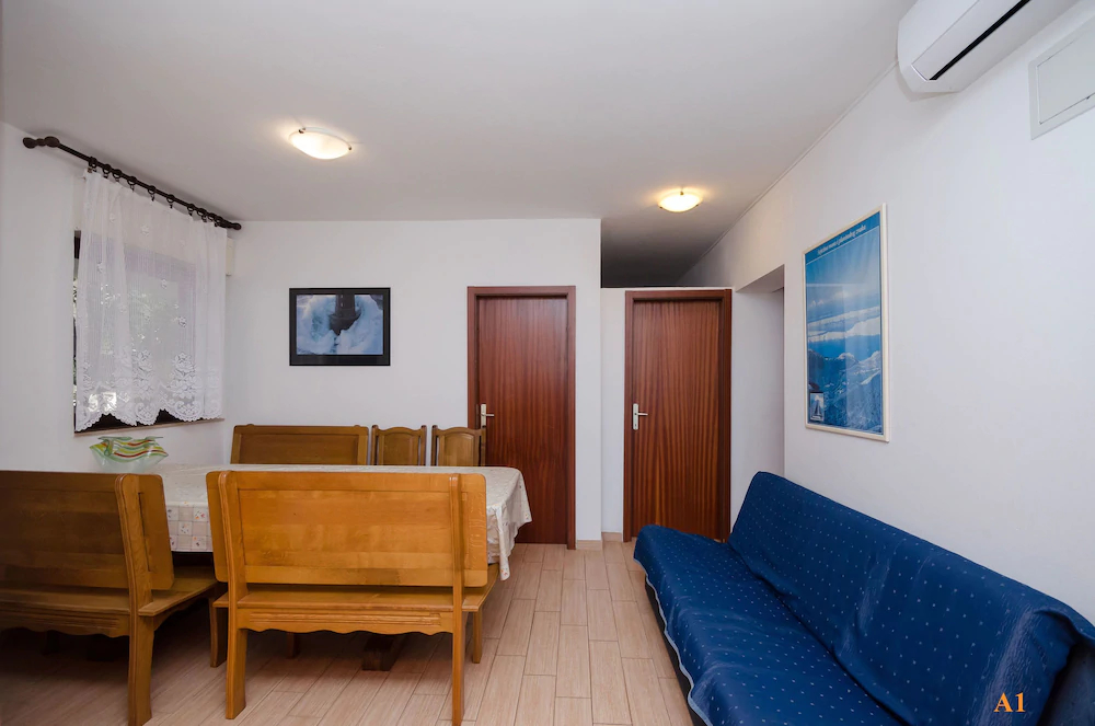 Apartments And Rooms Jaka