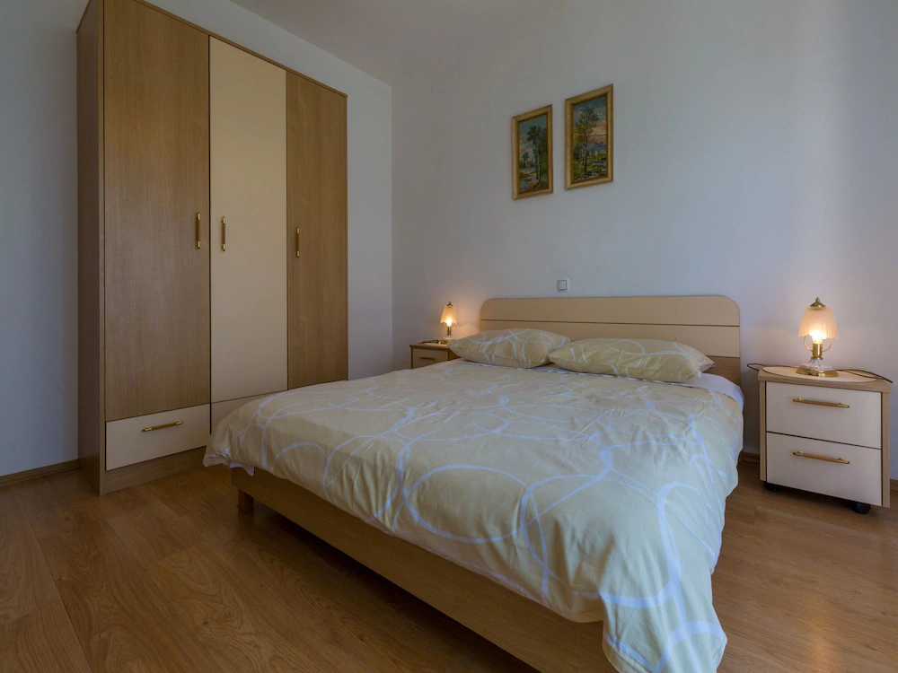 Apartments and Rooms Nensi