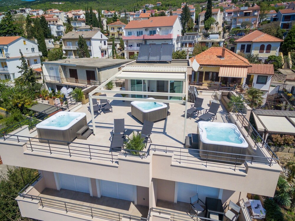 Apartments and Rooms Nensi