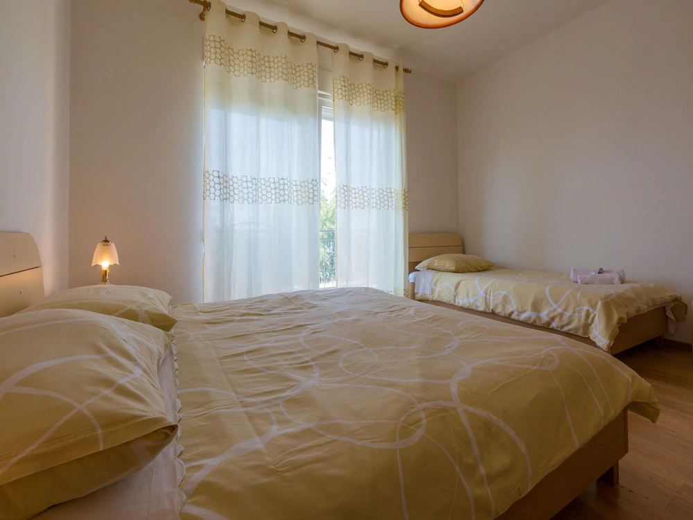 Apartments and Rooms Nensi