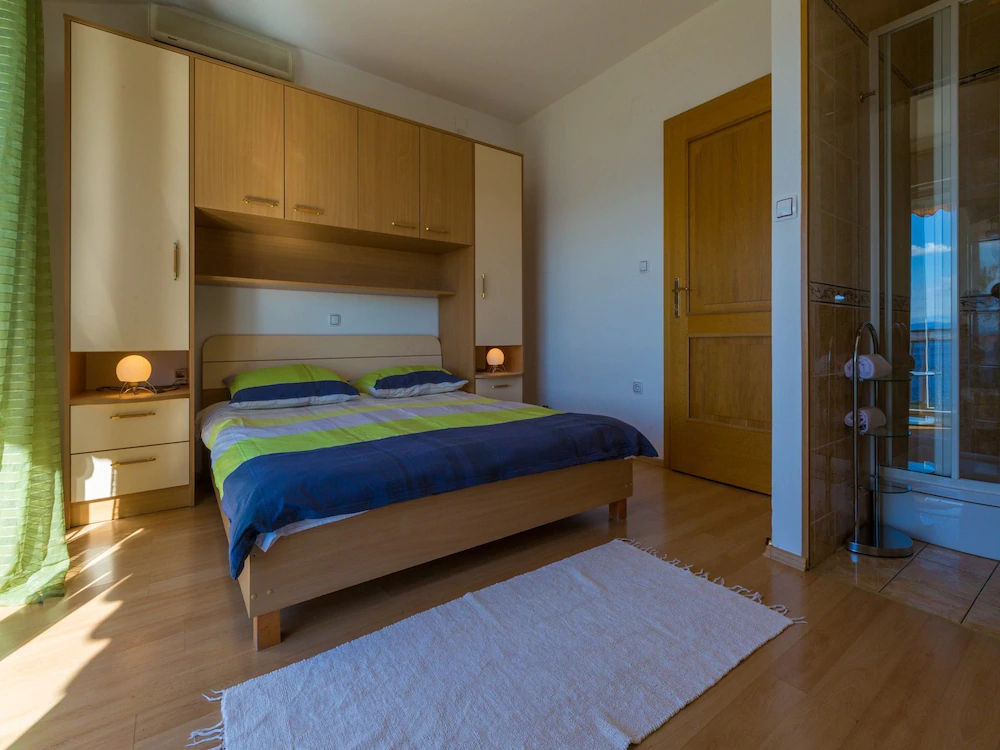 Apartments and Rooms Nensi