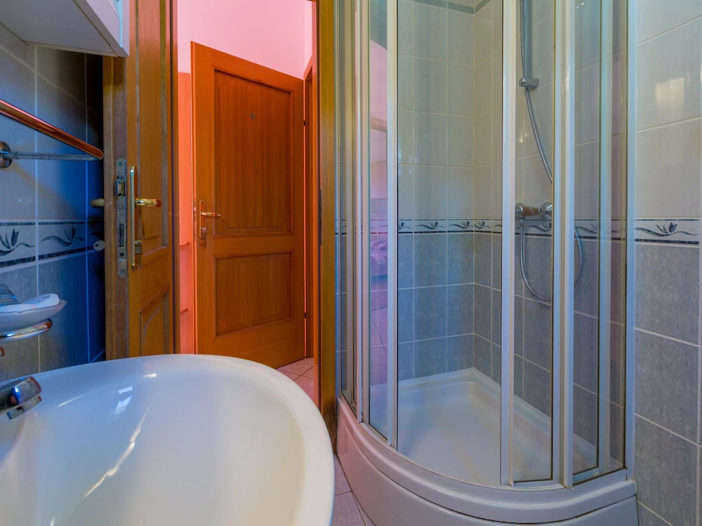 Apartments and Rooms Nensi