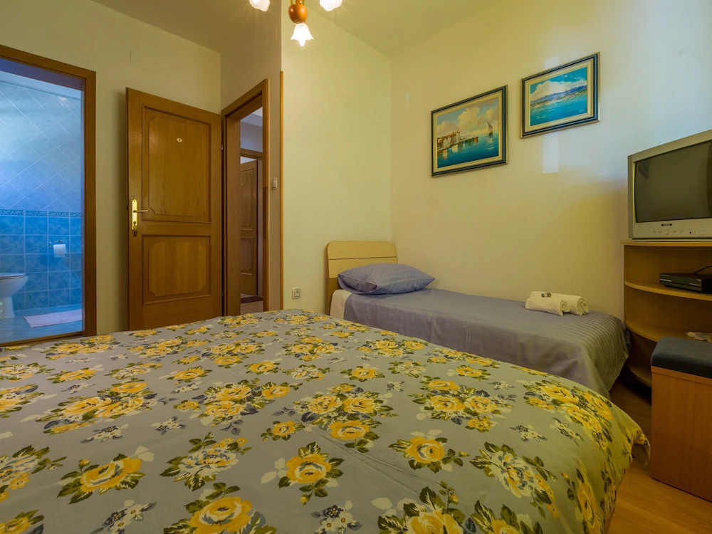 Apartments and Rooms Nensi