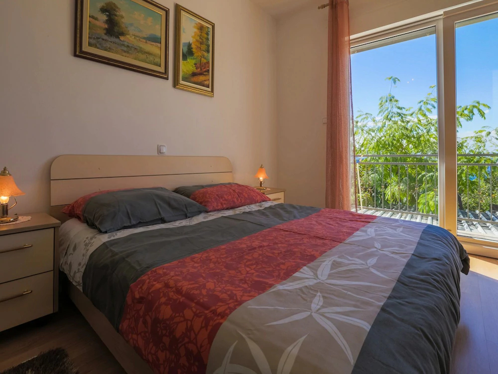 Apartments and Rooms Nensi