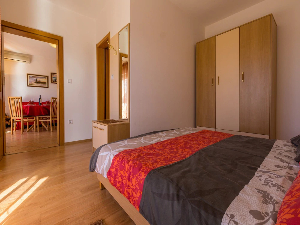 Apartments and Rooms Nensi