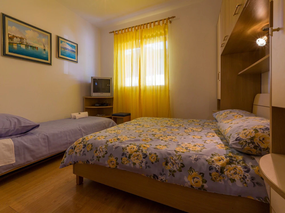 Apartments and Rooms Nensi