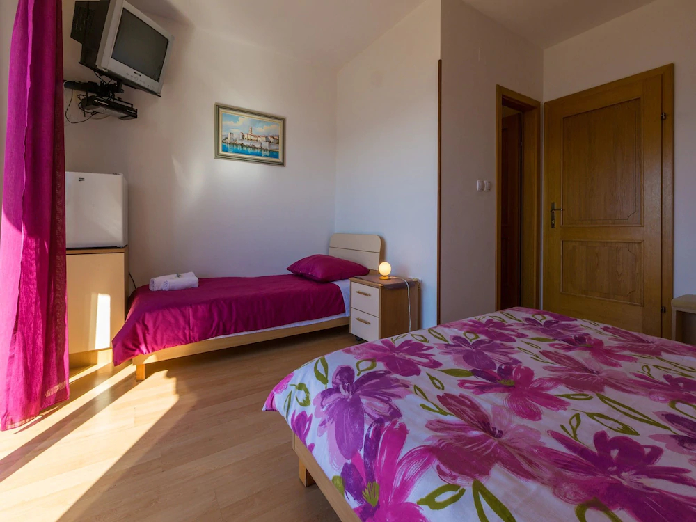 Apartments and Rooms Nensi