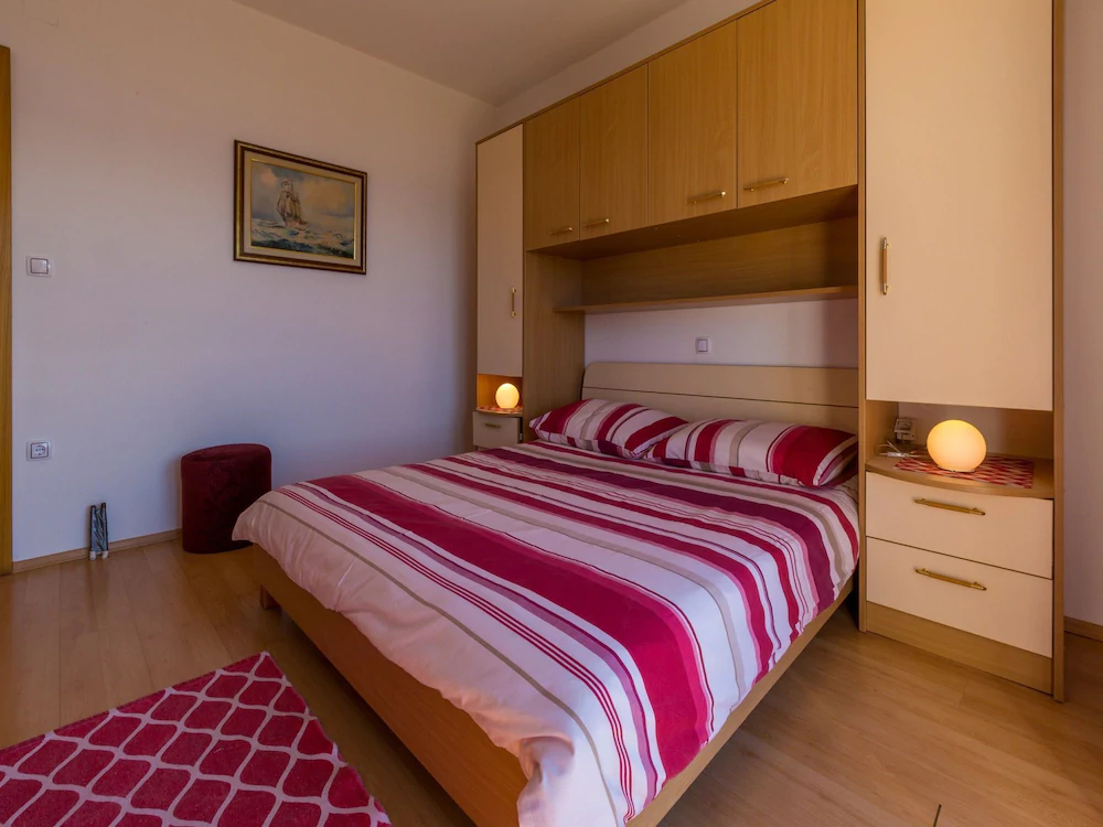 Apartments and Rooms Nensi