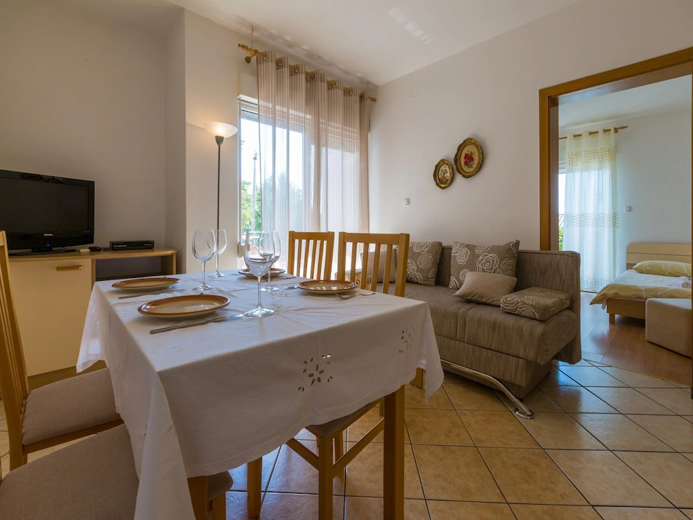 Apartments and Rooms Nensi