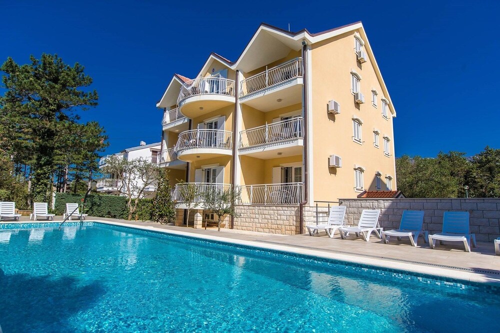 Apartments Ljiljana