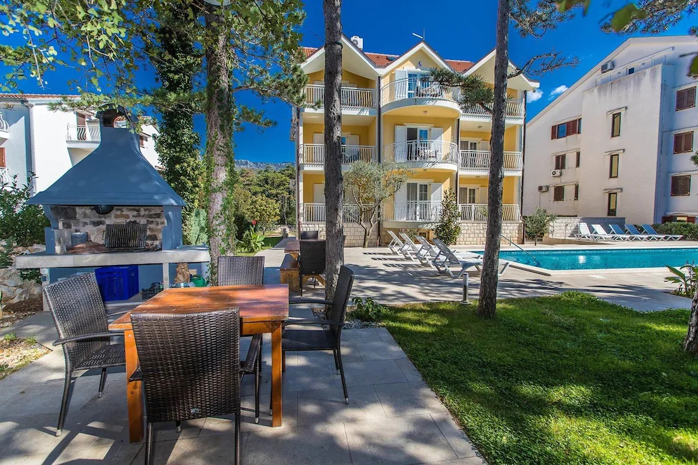 Apartments Ljiljana