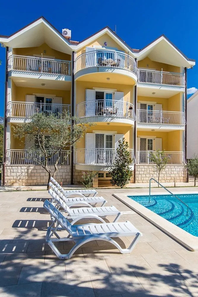 Apartments Ljiljana