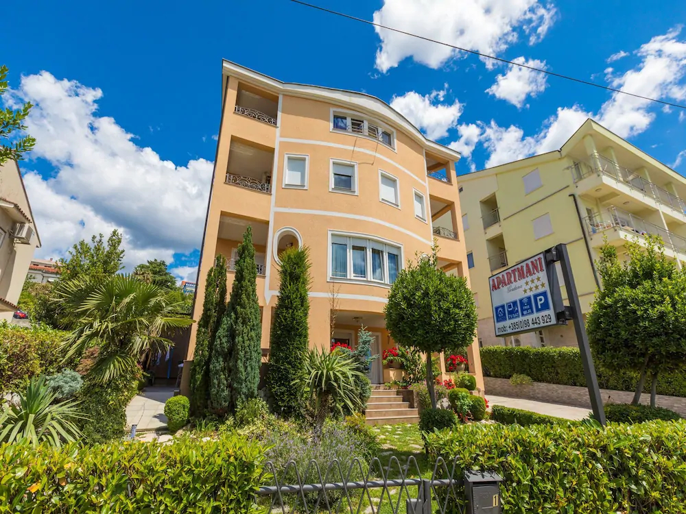 Apartments Pekera
