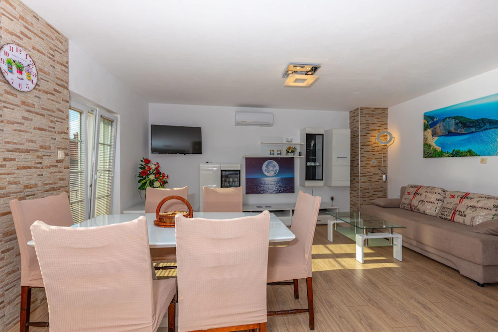 Apartments Sare