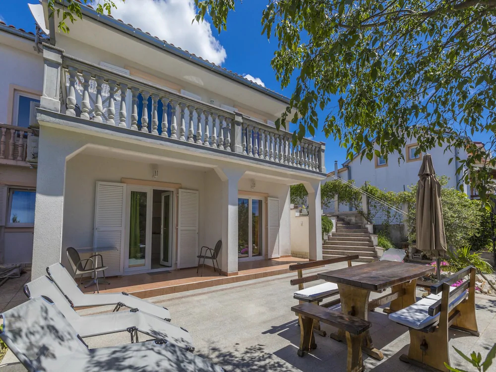 House Barbara