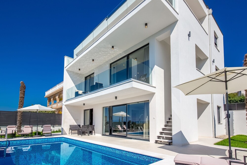 House Luxus Villa Arly