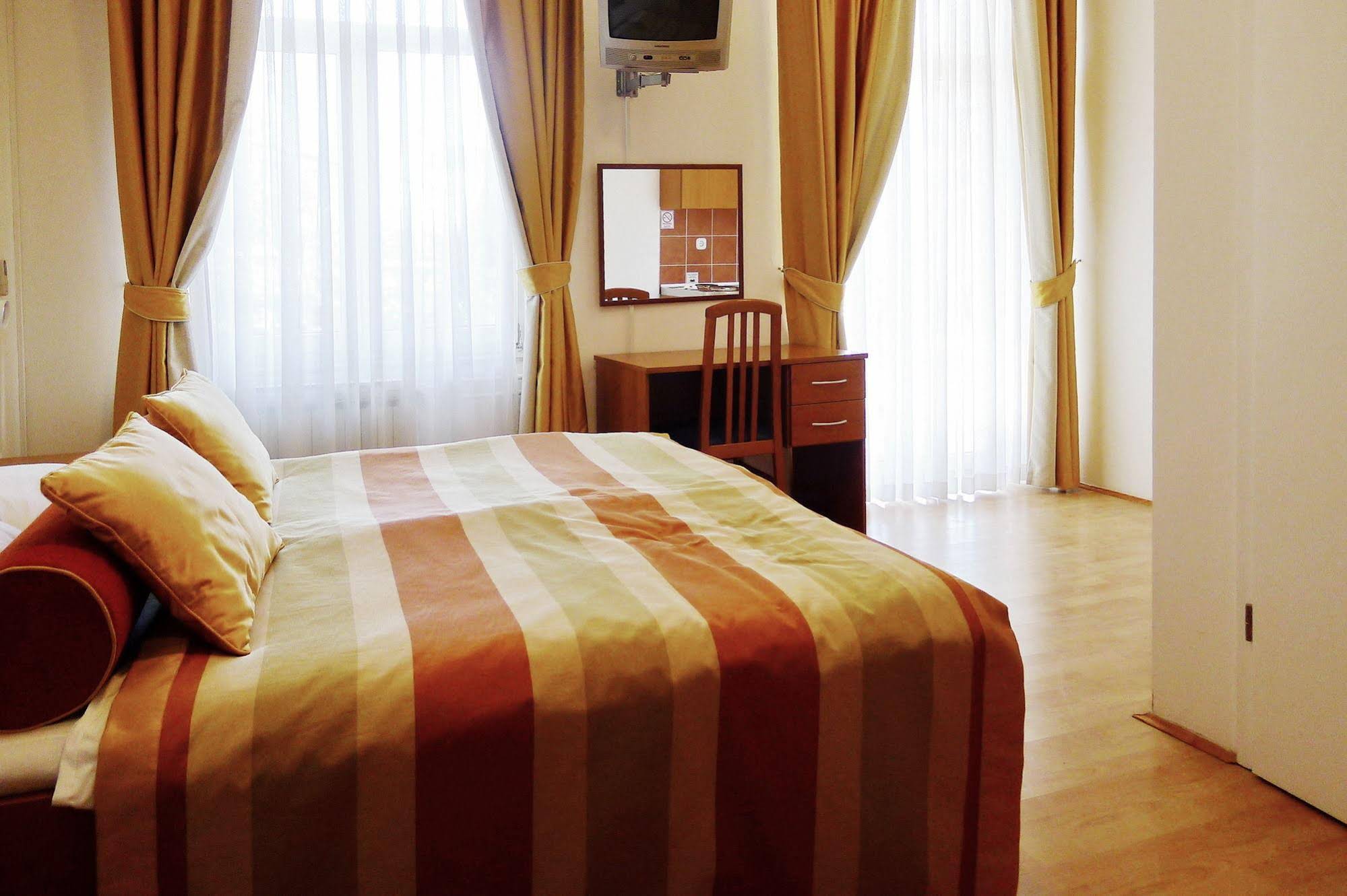 Villa Aurora