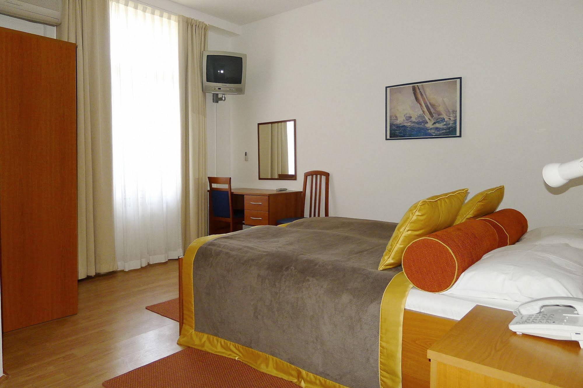 Villa Aurora