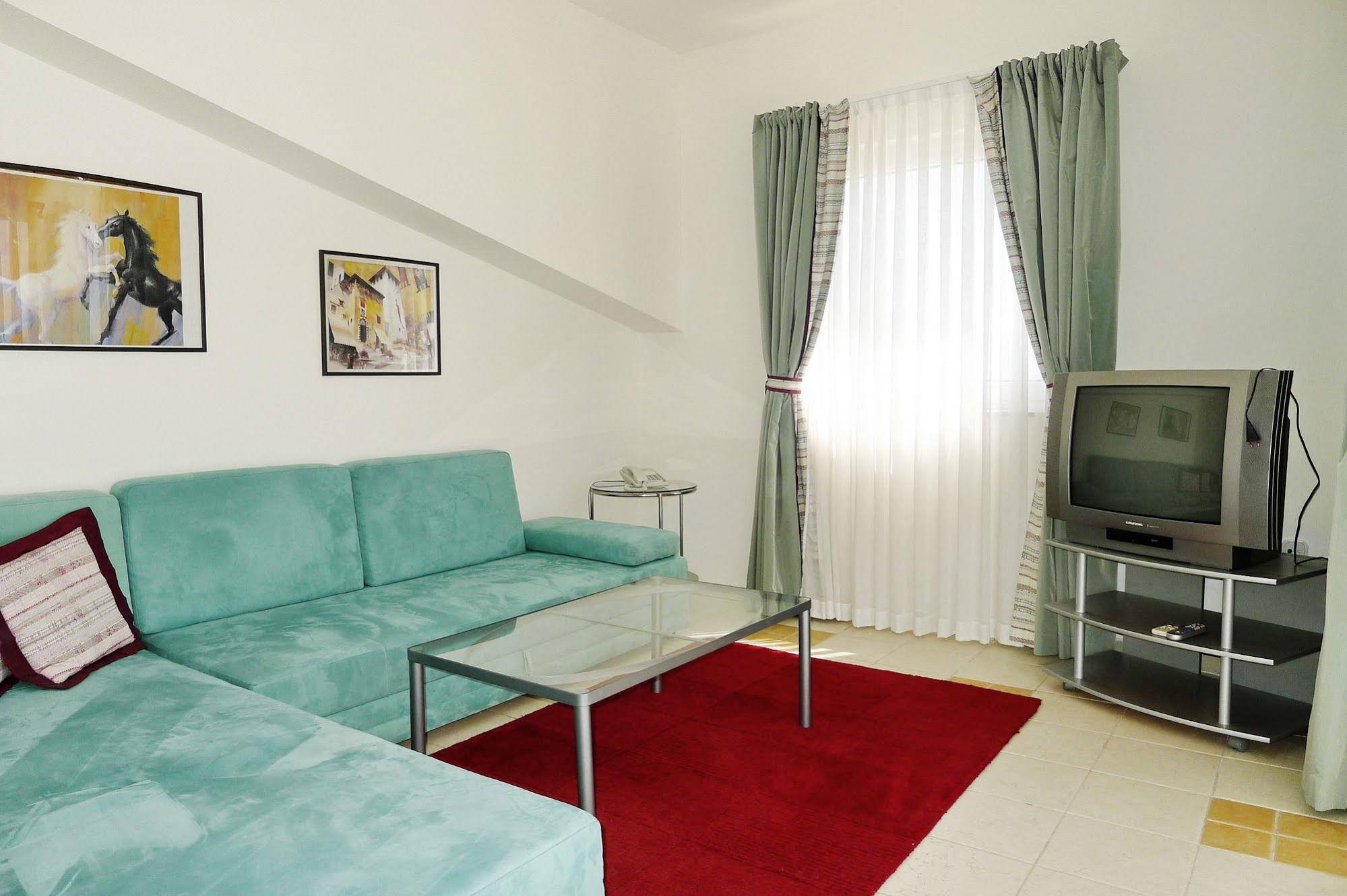 Villa Aurora