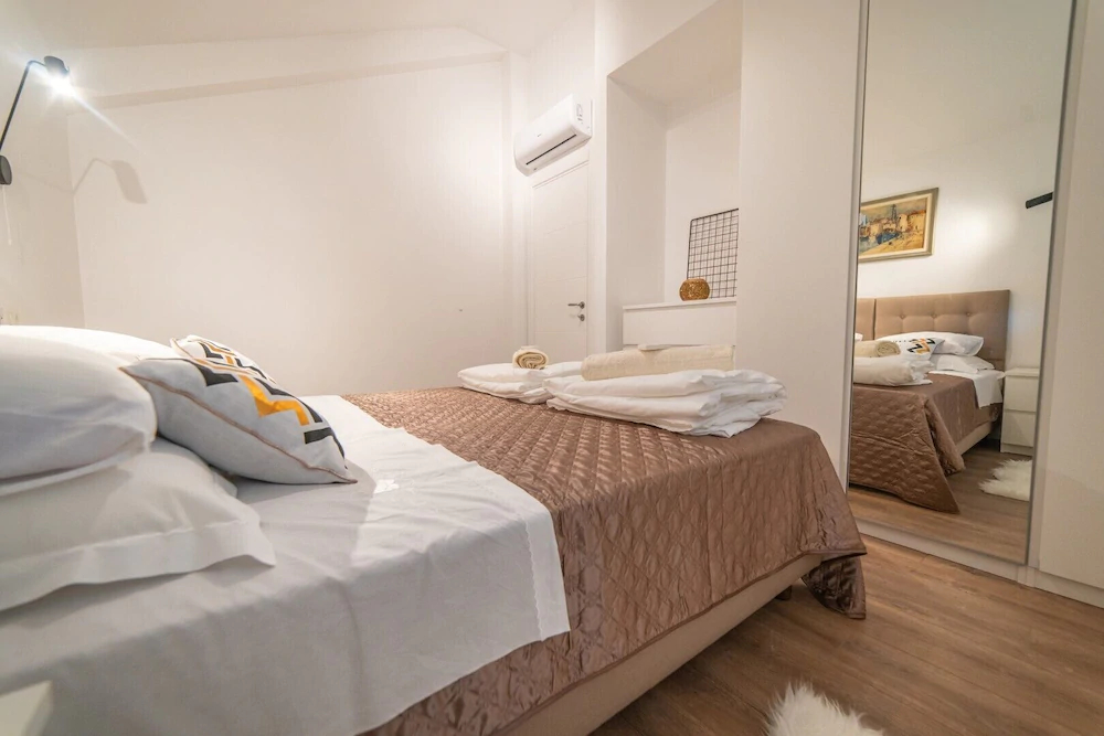 Apartmani D & J