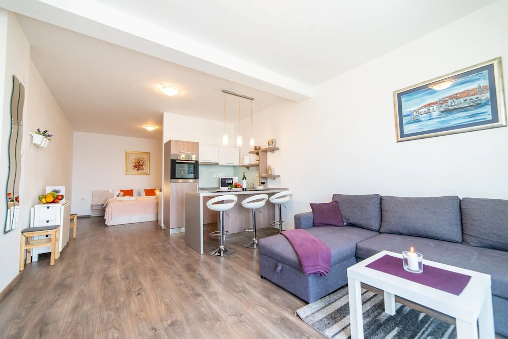 Apartmani D & J