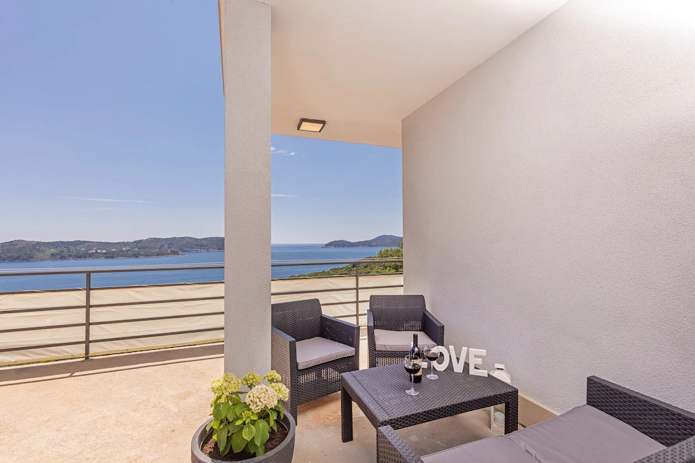 Apartmani D & J