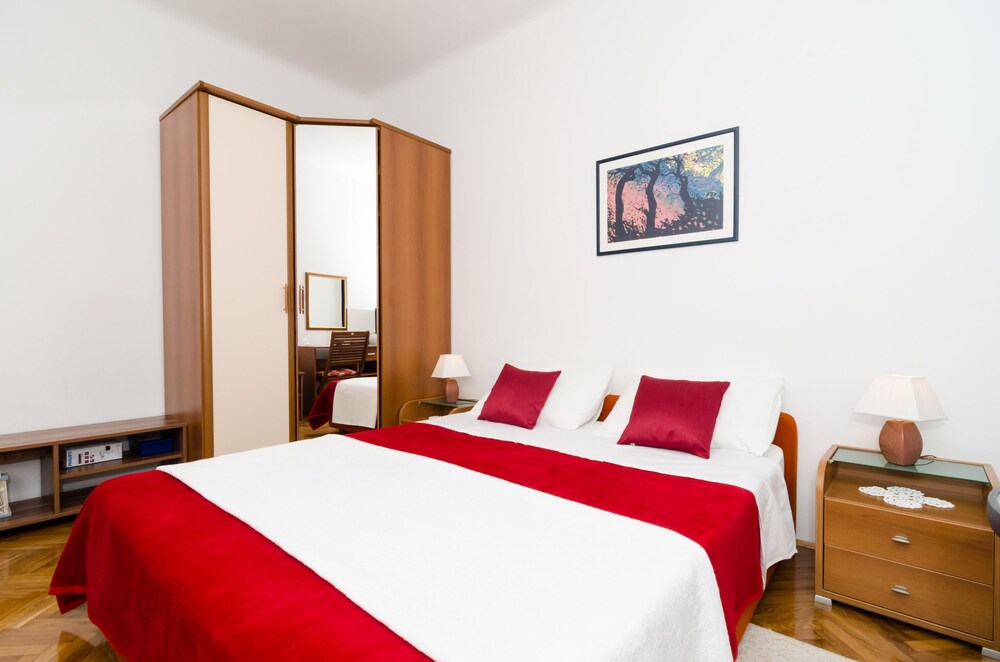 Apartment & Room Ivela