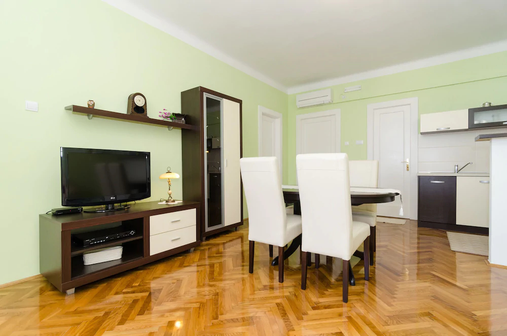 Apartment & Room Ivela