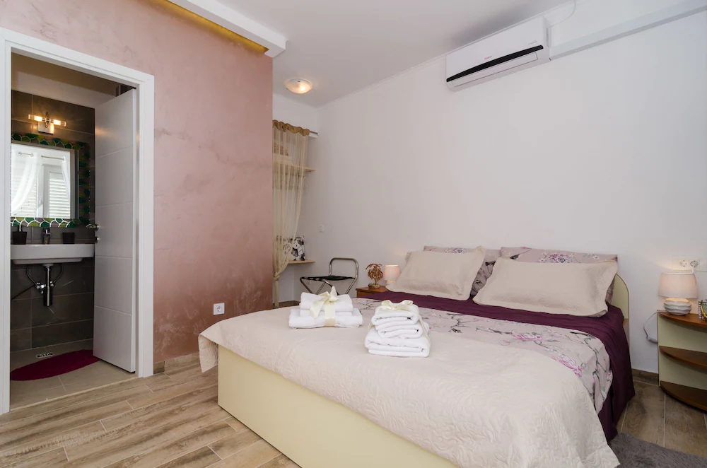 Apartment & Room Lady O